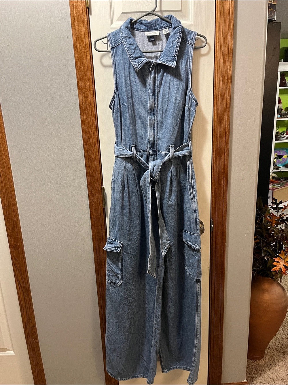 Universal Thread Denim Blue Jeans Sleeveless Wide Leg Cargo Style Jumper Size 4